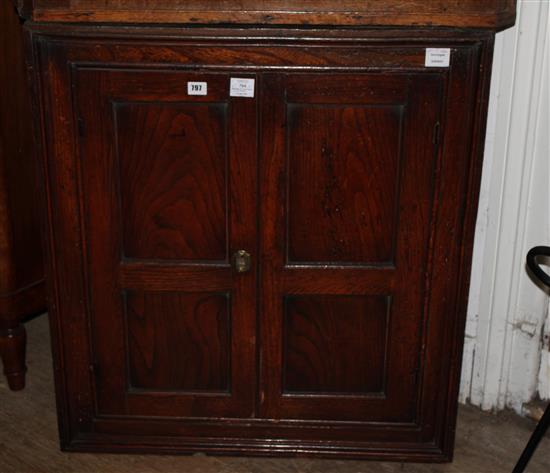18th century oak corner cupboard(-)